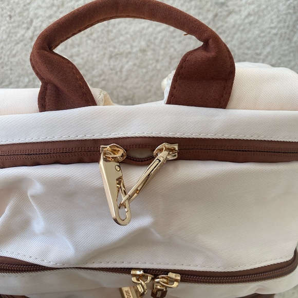 Beautiful Backpack - Picture 3 of 10